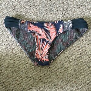 SEASHELLS NIGHT BIKINI BOTTOM BY MAAJI - HIPSTER